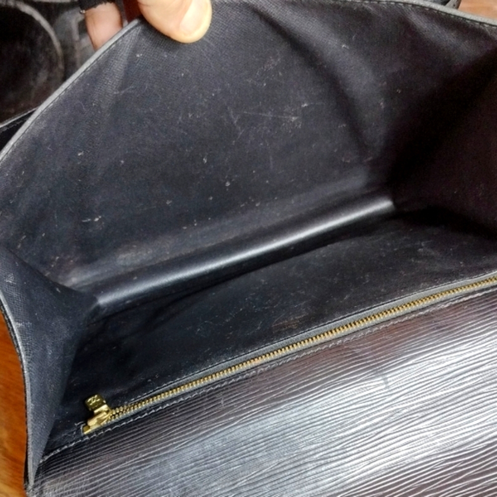 Louis Vuitton Vintage Black Epi Leather Crossbody Bag - Marc Jacobs Collection - Picture 6 of 17